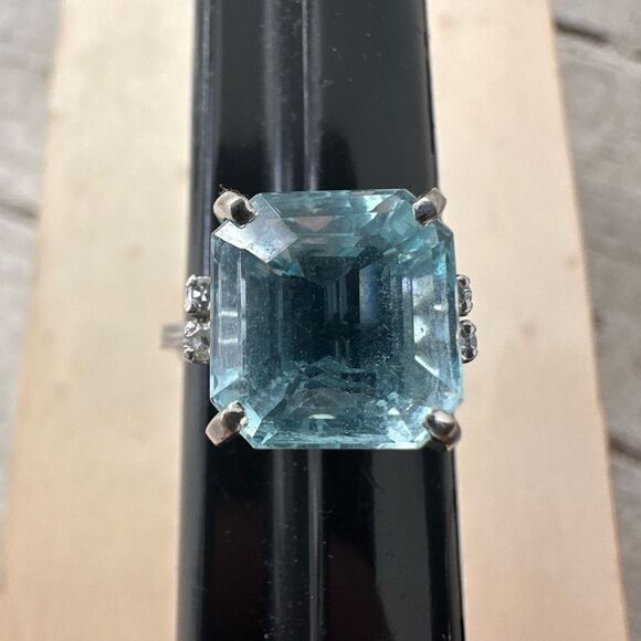 Antique Deco Period Aquamarine 18k Gold And Petite Diamond Ring - Picture 3 of 13